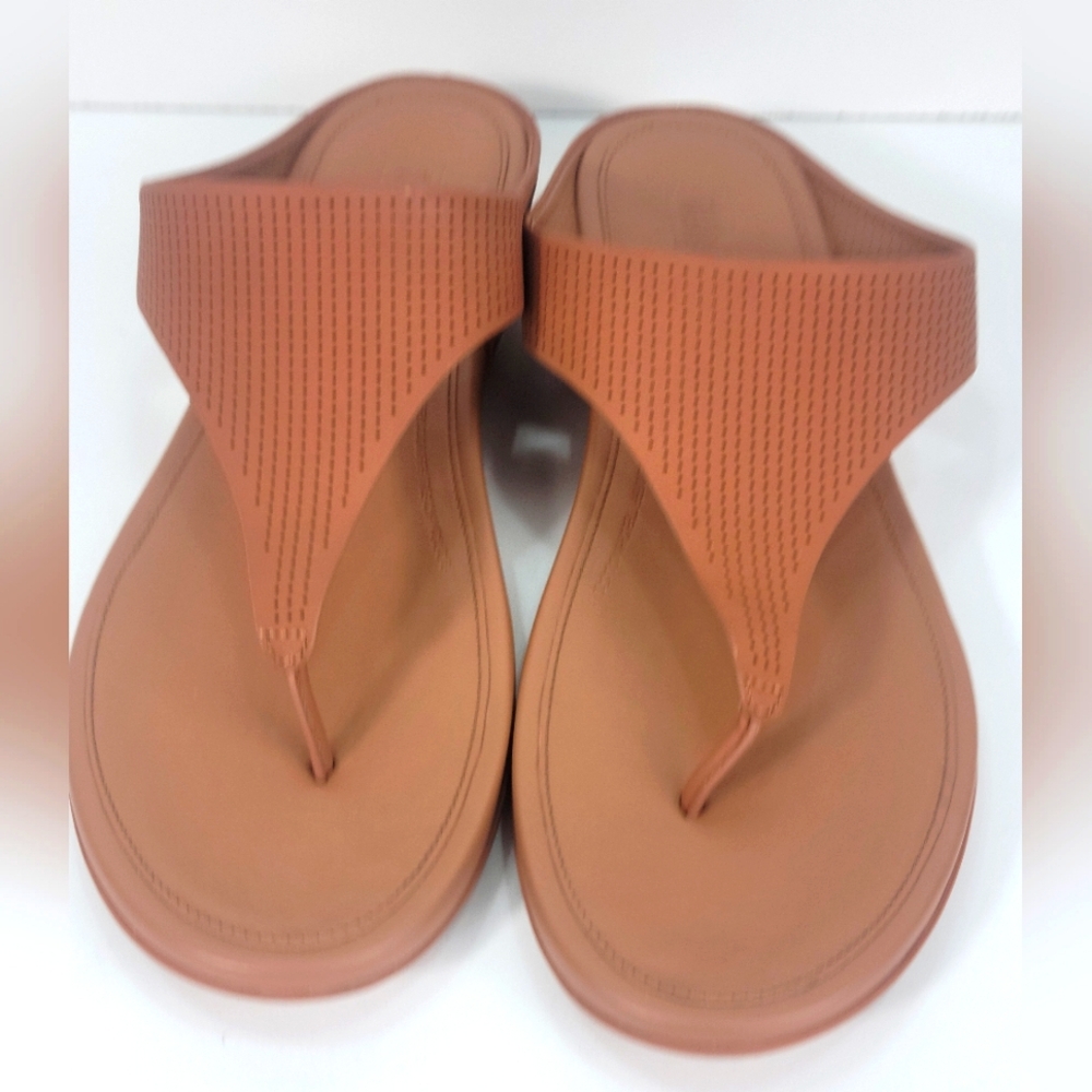 FitFlop US 11 Banda Blush Perforated Leather Toe Post 1" wedge heel Great Condi